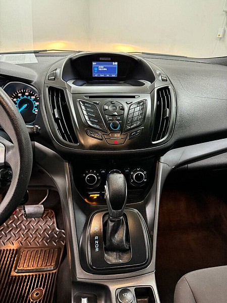 Vehicle image 10 of 32