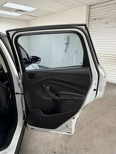 Vehicle image 18 of 32