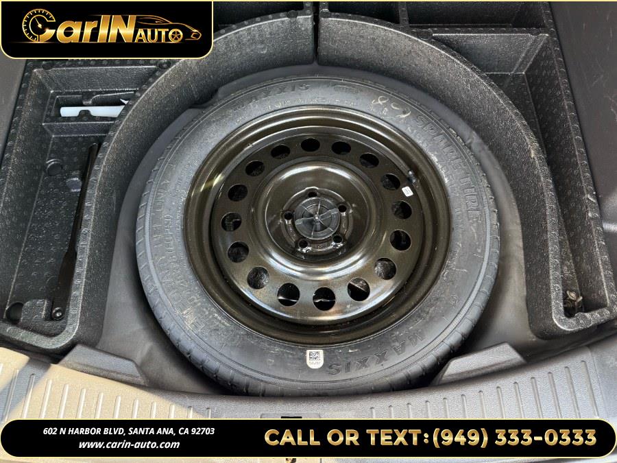 Vehicle image 31 of 33