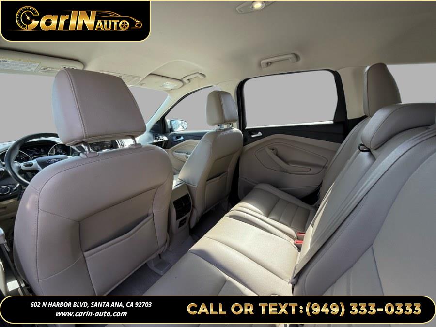 Vehicle image 17 of 33