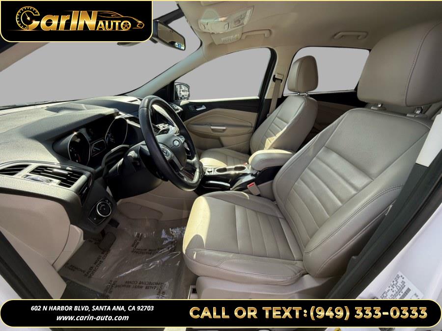 Vehicle image 10 of 33