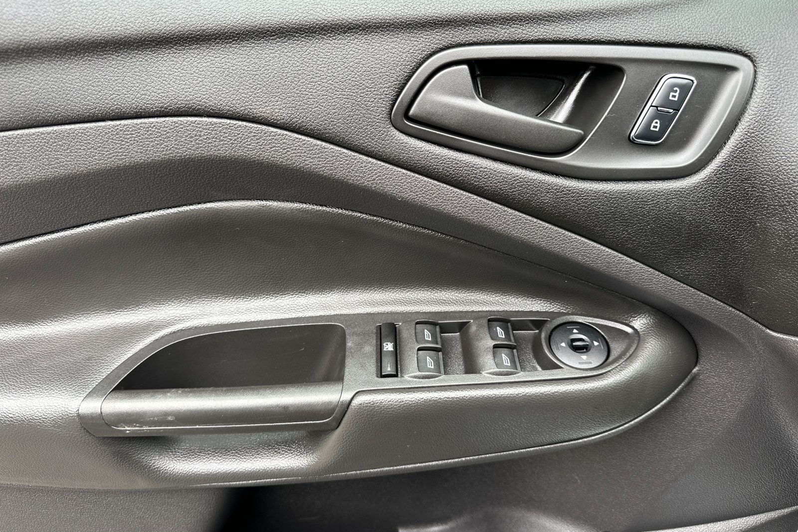 Vehicle image 11 of 33