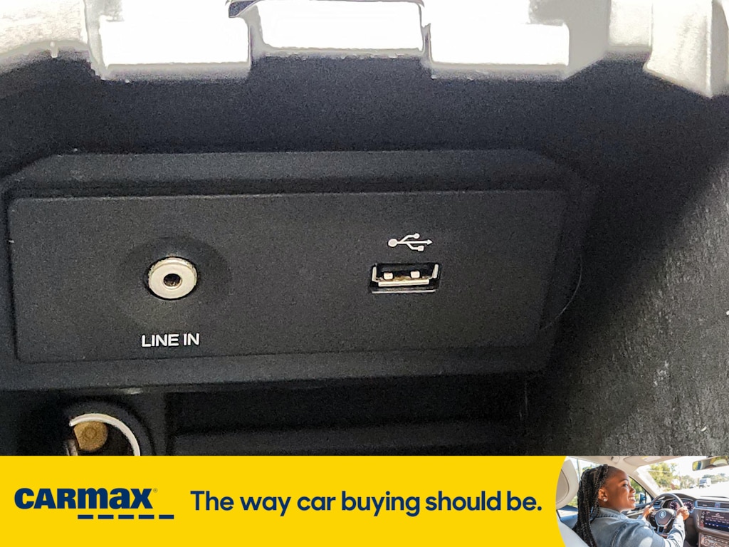 Vehicle image 23 of 27