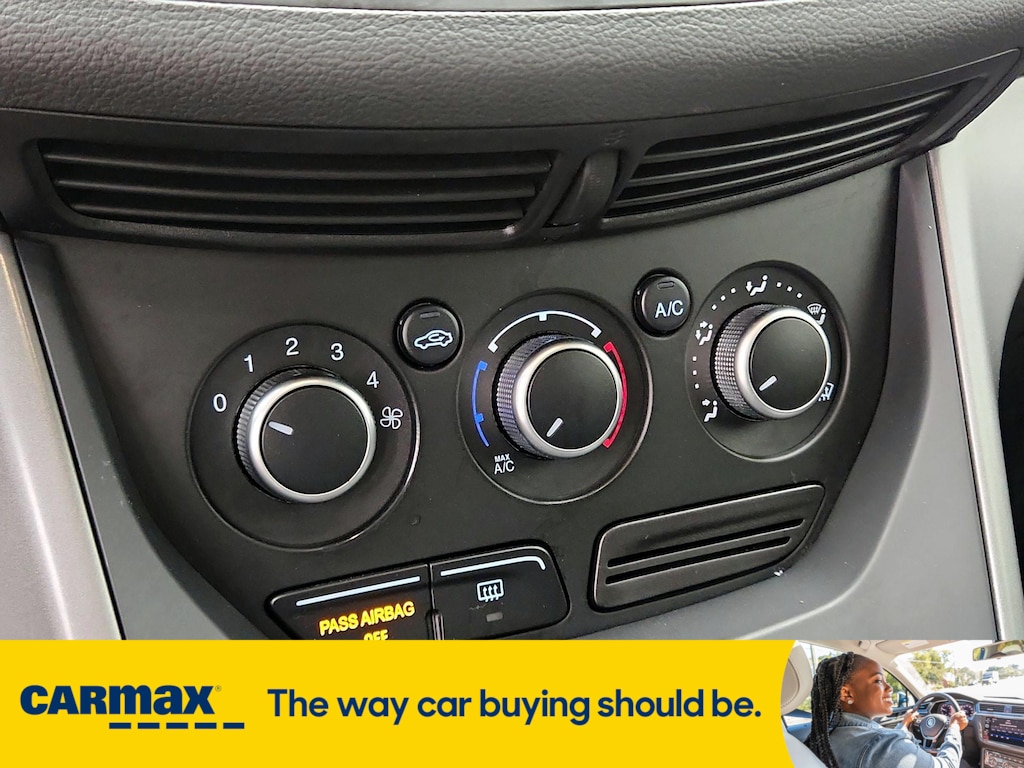 Vehicle image 21 of 27