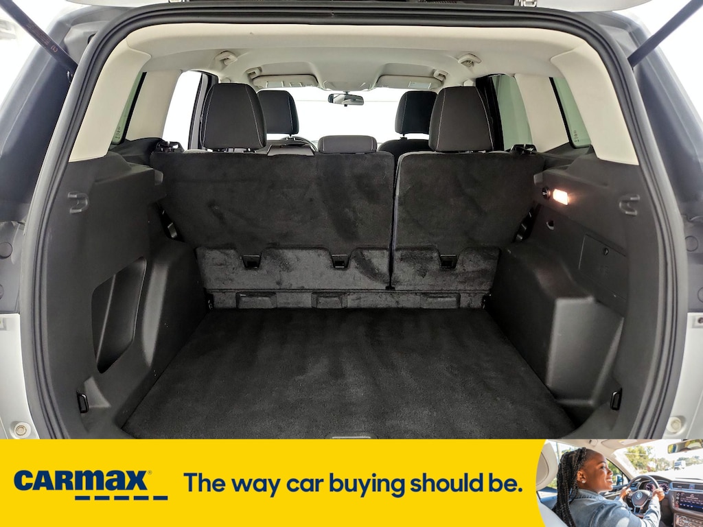 Vehicle image 25 of 27