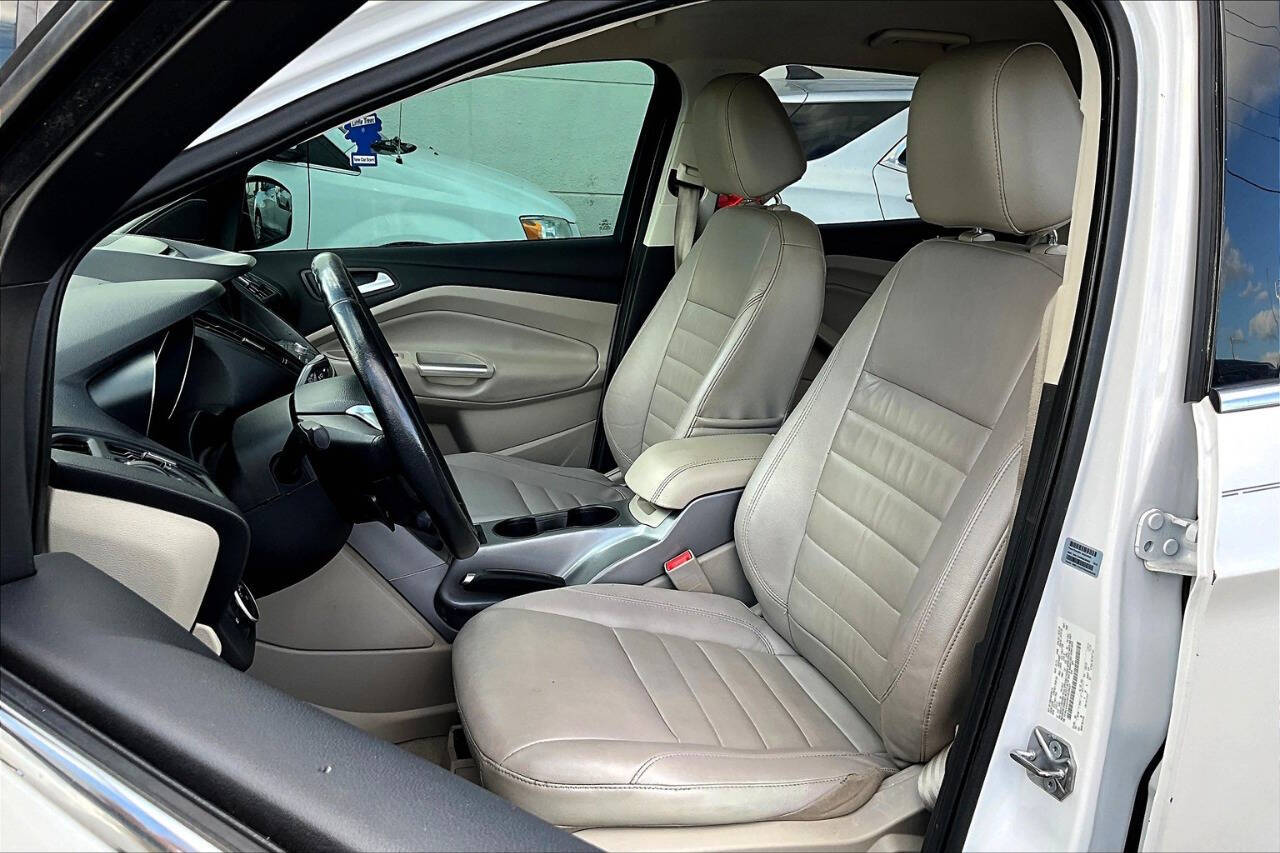 Vehicle image 24 of 33