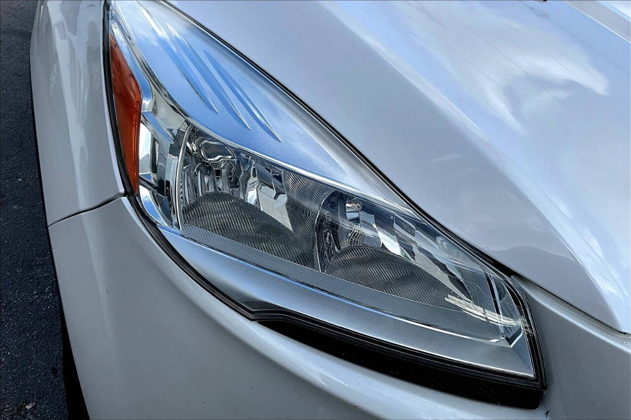 Vehicle image 27 of 33
