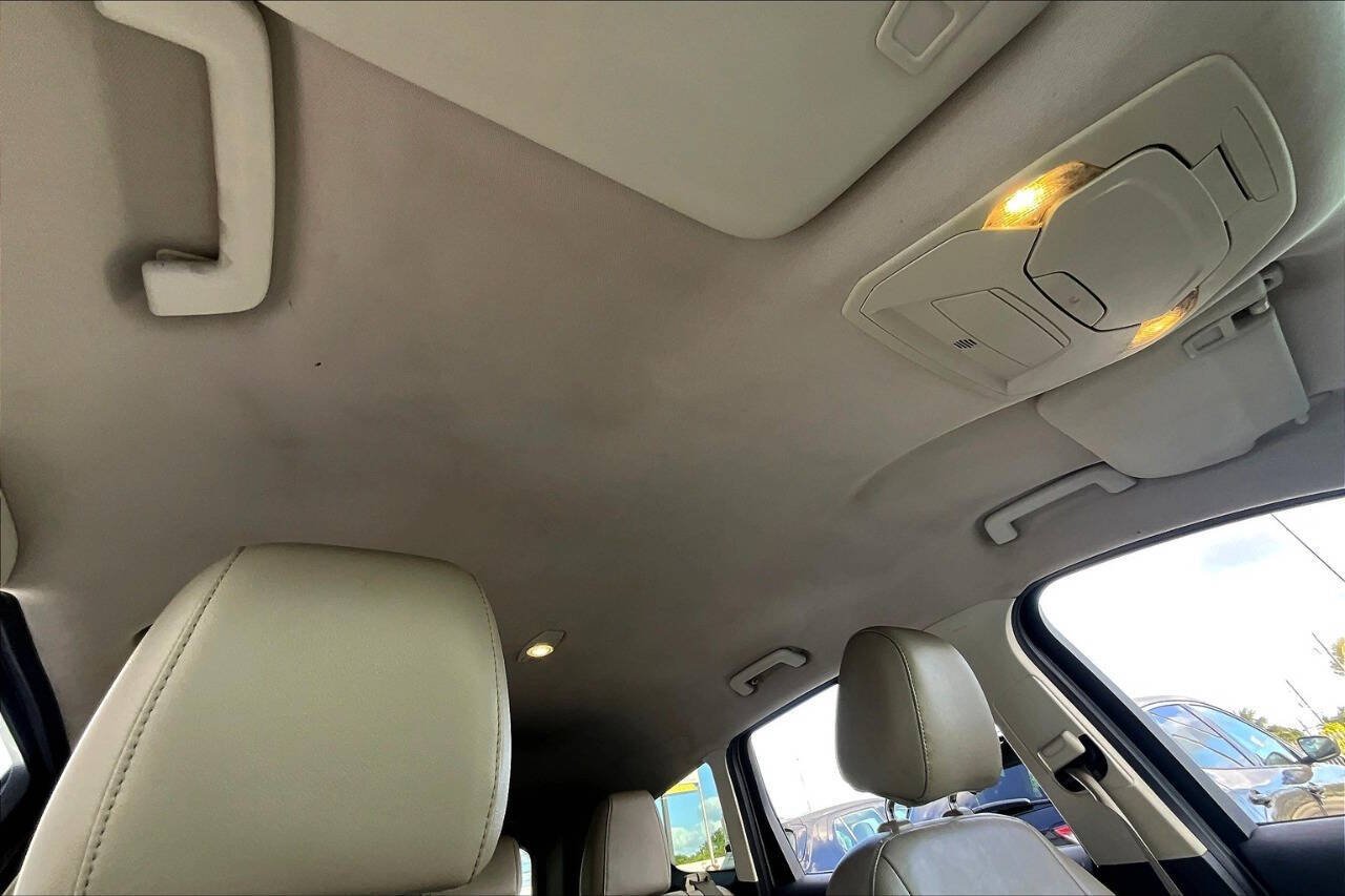 Vehicle image 21 of 33