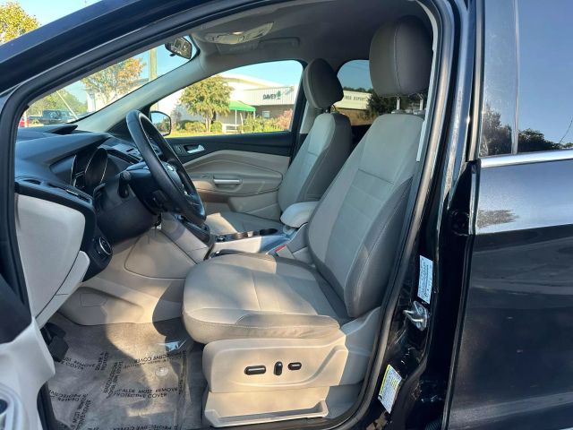 Vehicle image 25 of 82