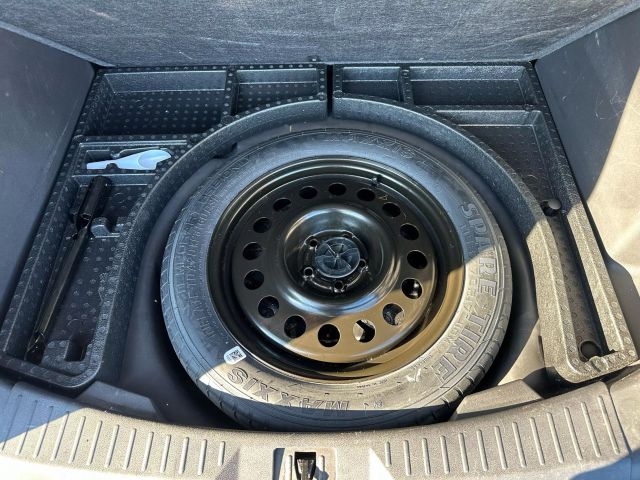 Vehicle image 16 of 82
