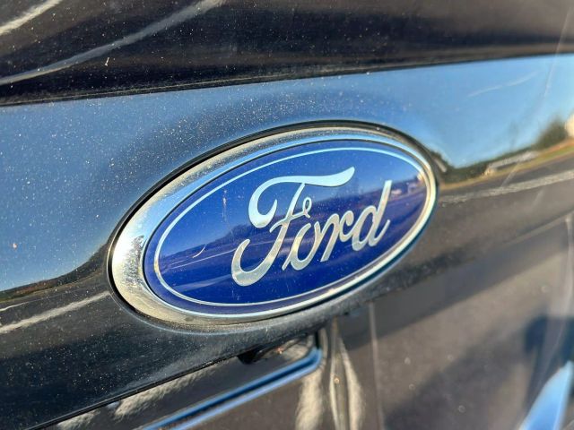 Vehicle image 21 of 82