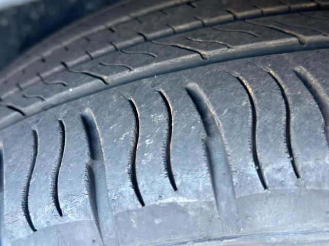 Vehicle image 20 of 82