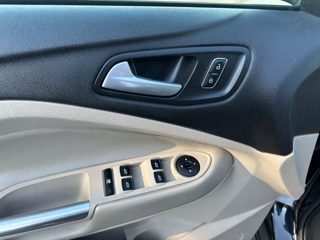 Vehicle image 23 of 82