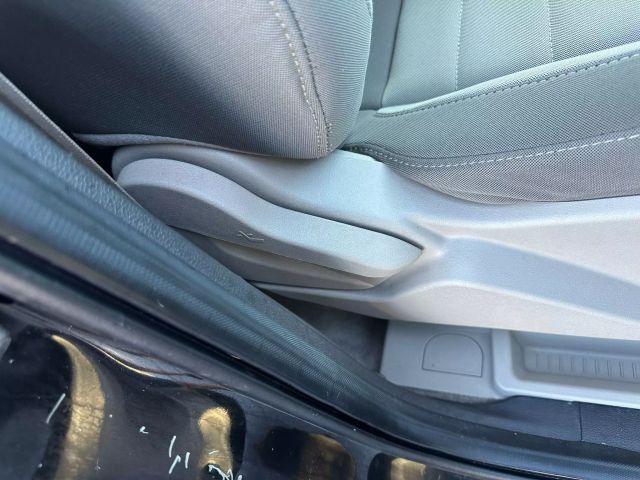 Vehicle image 73 of 82