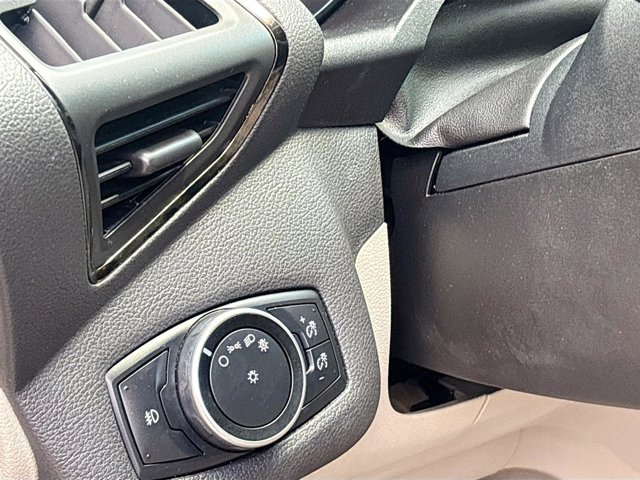 Vehicle image 33 of 34