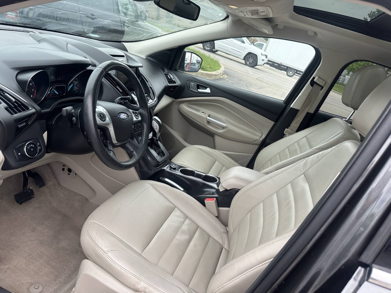 Vehicle image 14 of 24