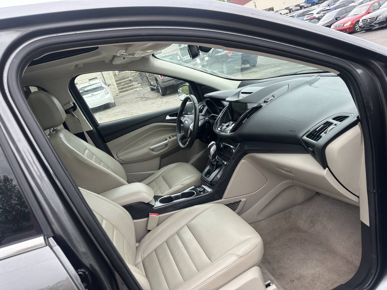 Vehicle image 20 of 24