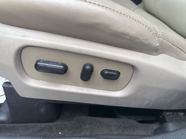 Vehicle image 32 of 54