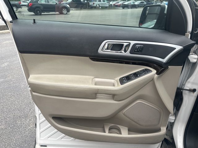 Vehicle image 28 of 54