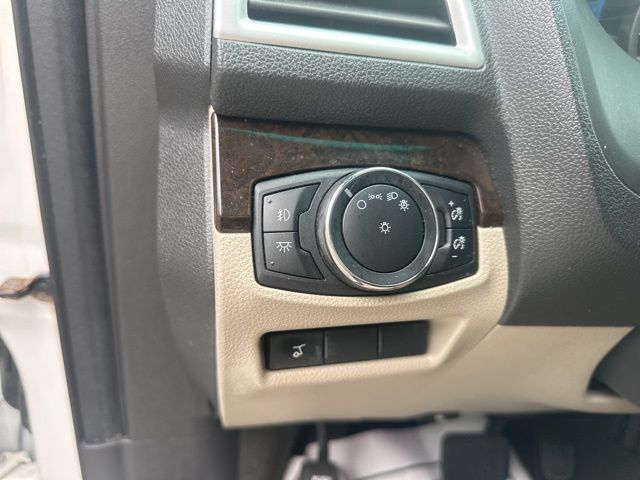 Vehicle image 33 of 54