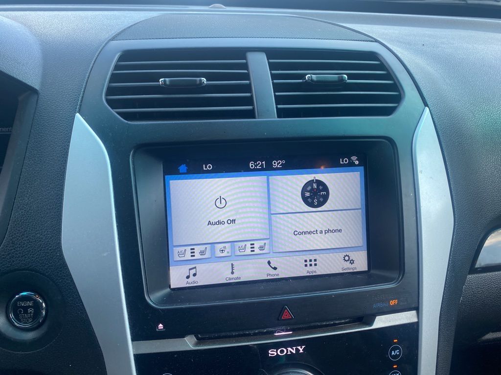 Vehicle image 14 of 18