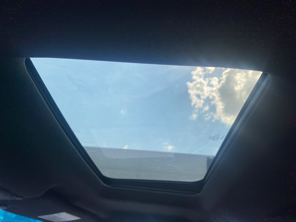 Vehicle image 15 of 18