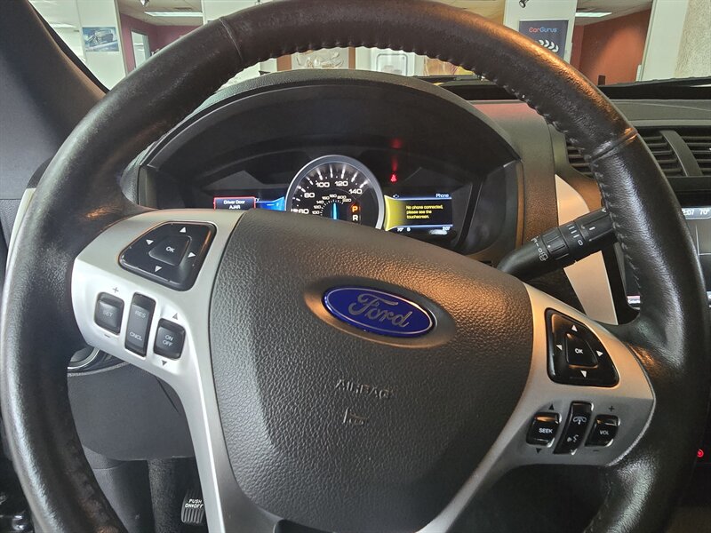 Vehicle image 31 of 40
