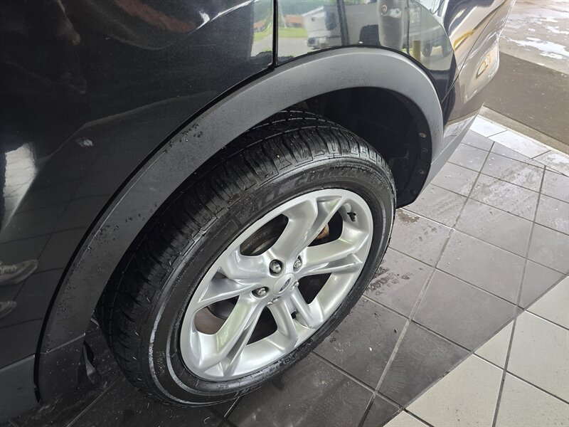 Vehicle image 39 of 40