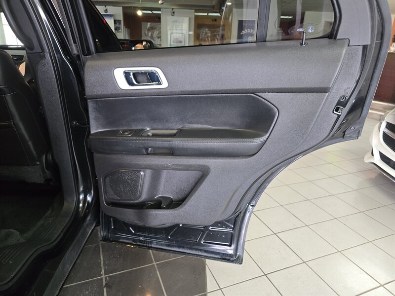 Vehicle image 20 of 40