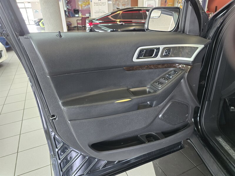Vehicle image 10 of 40