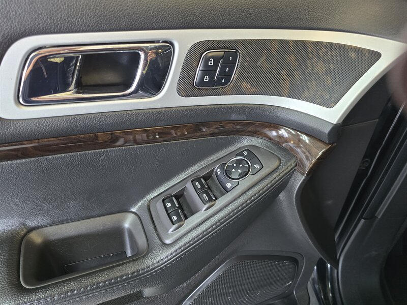 Vehicle image 23 of 40