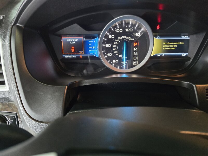 Vehicle image 33 of 40