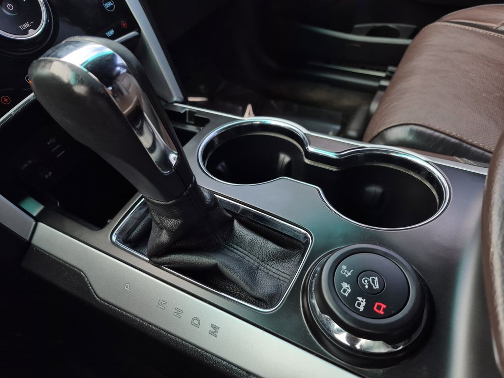 Vehicle image 17 of 26