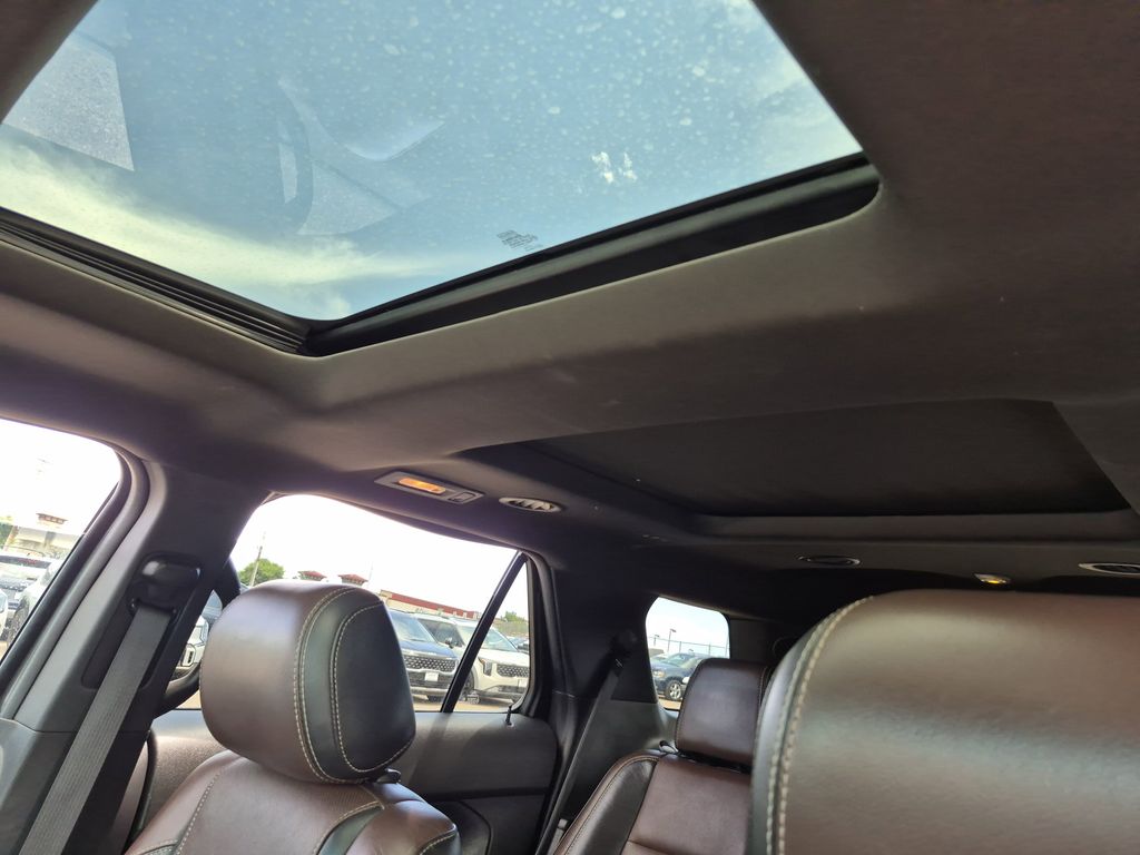 Vehicle image 11 of 26