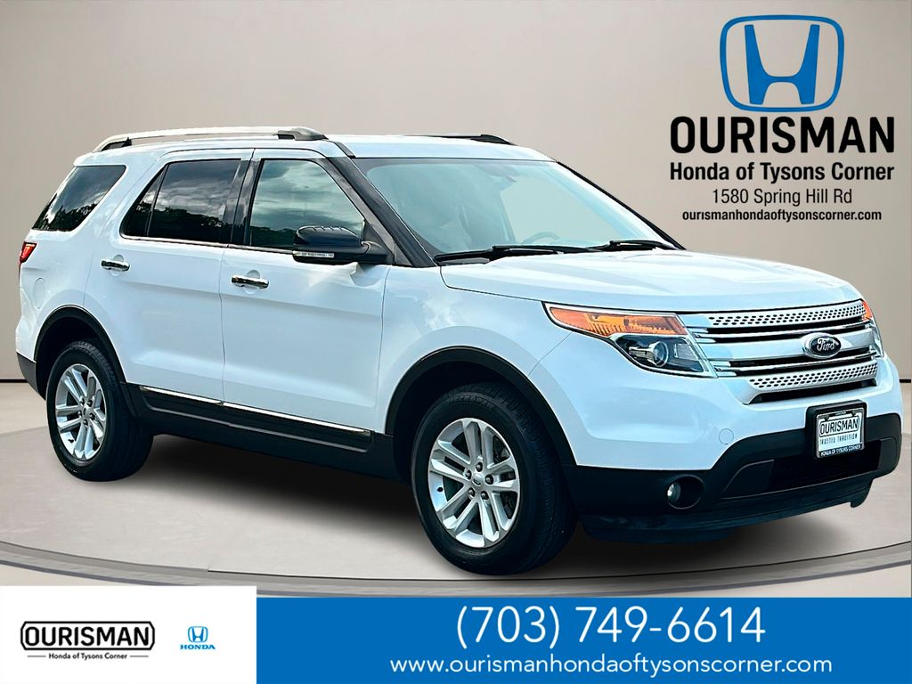 2015 Ford Explorer XLT Image 2 of 30