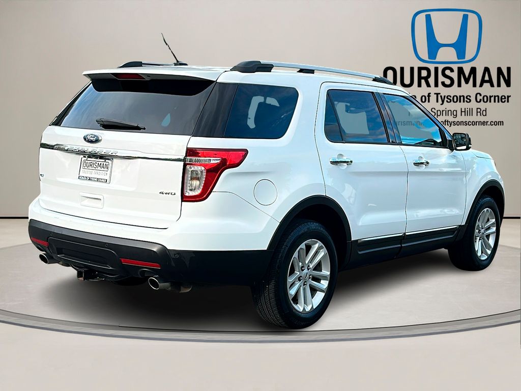 2015 Ford Explorer XLT Image 3 of 30