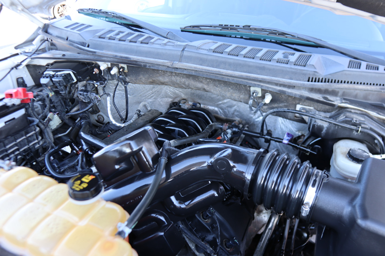 2015 Ford F-150 Lariat Image 12 of 43