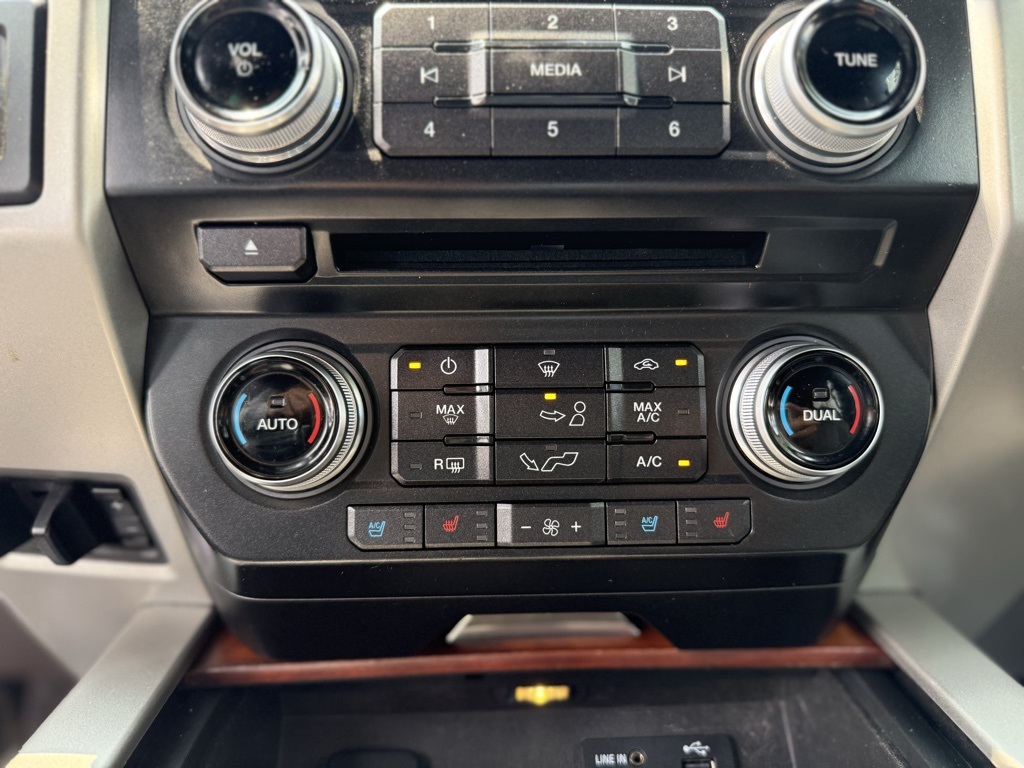 Vehicle image 25 of 32