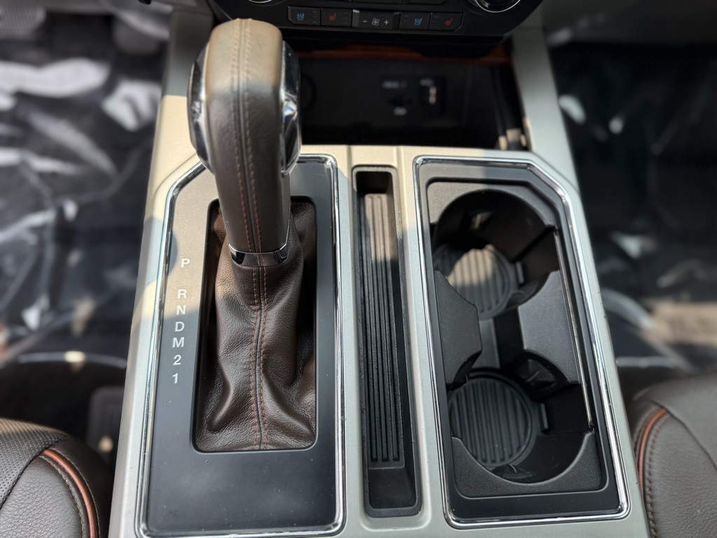 Vehicle image 23 of 32