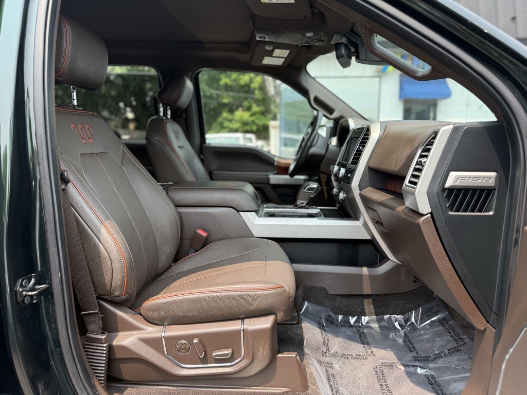 Vehicle image 13 of 32