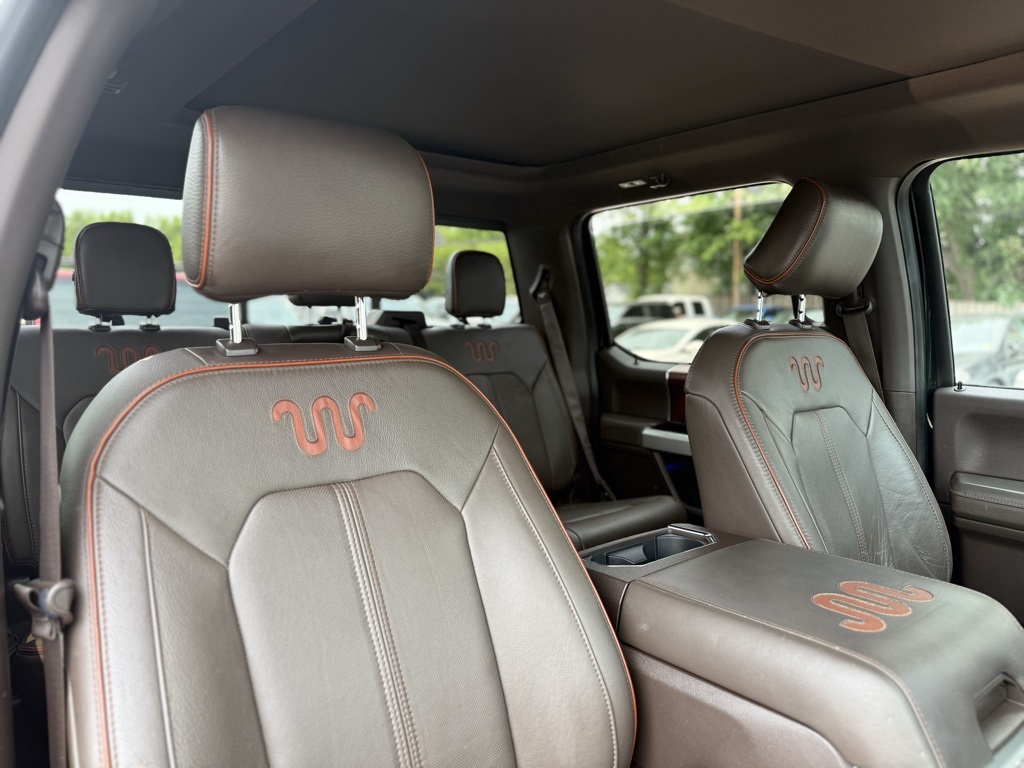 Vehicle image 14 of 32