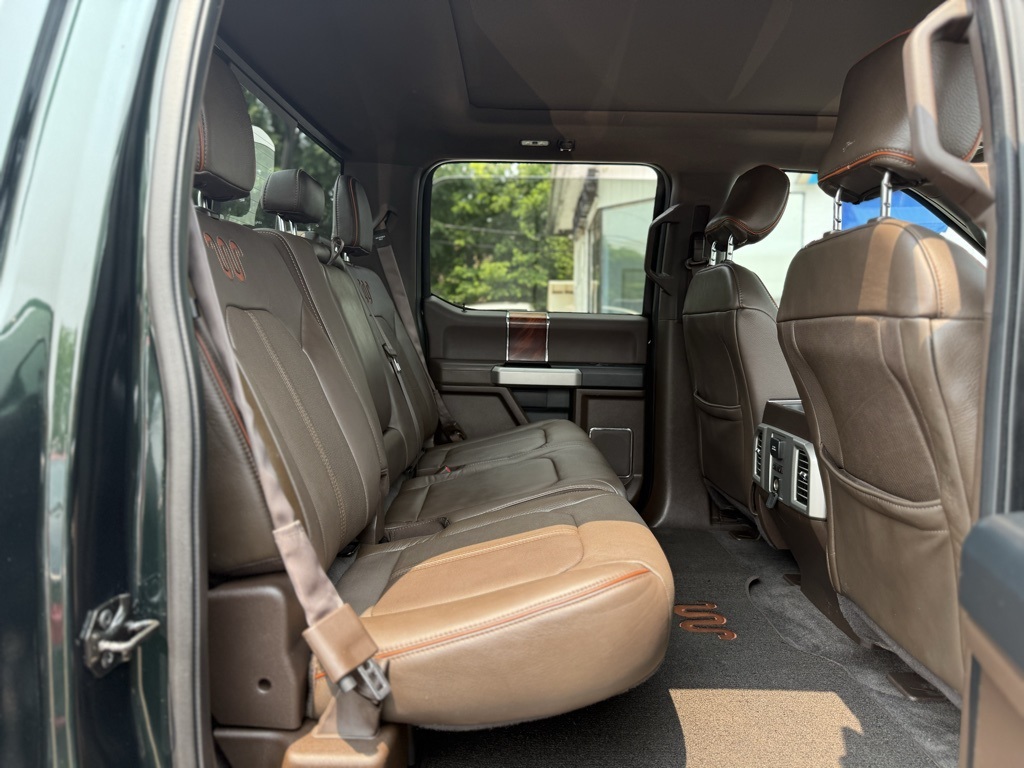 Vehicle image 18 of 32