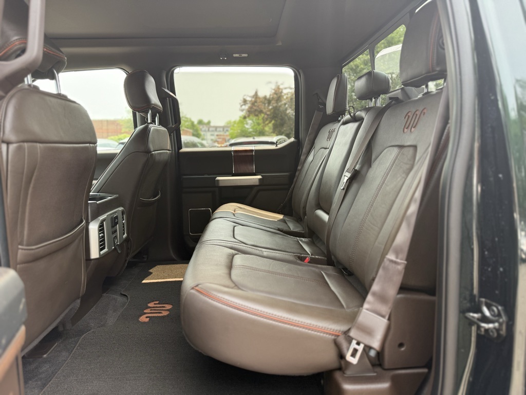 Vehicle image 19 of 32