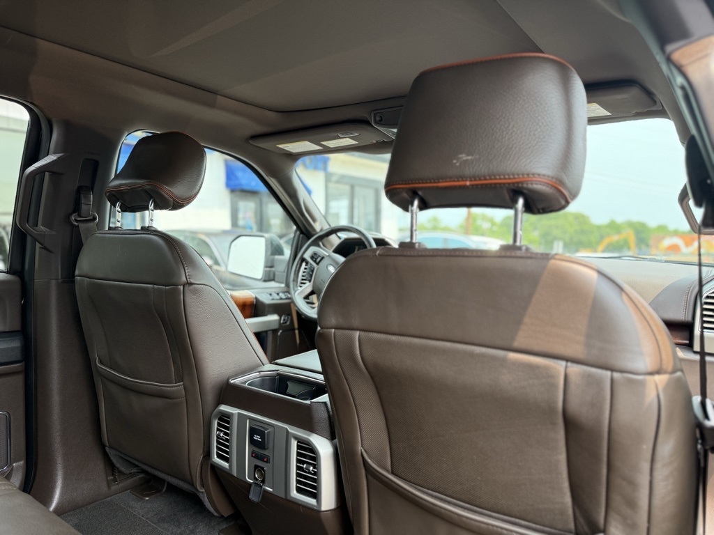 Vehicle image 21 of 32