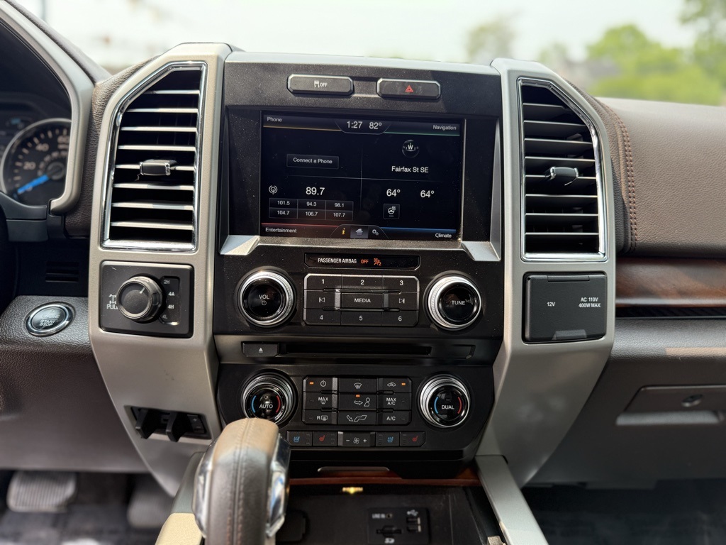 Vehicle image 24 of 32