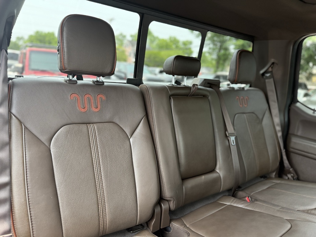 Vehicle image 17 of 32
