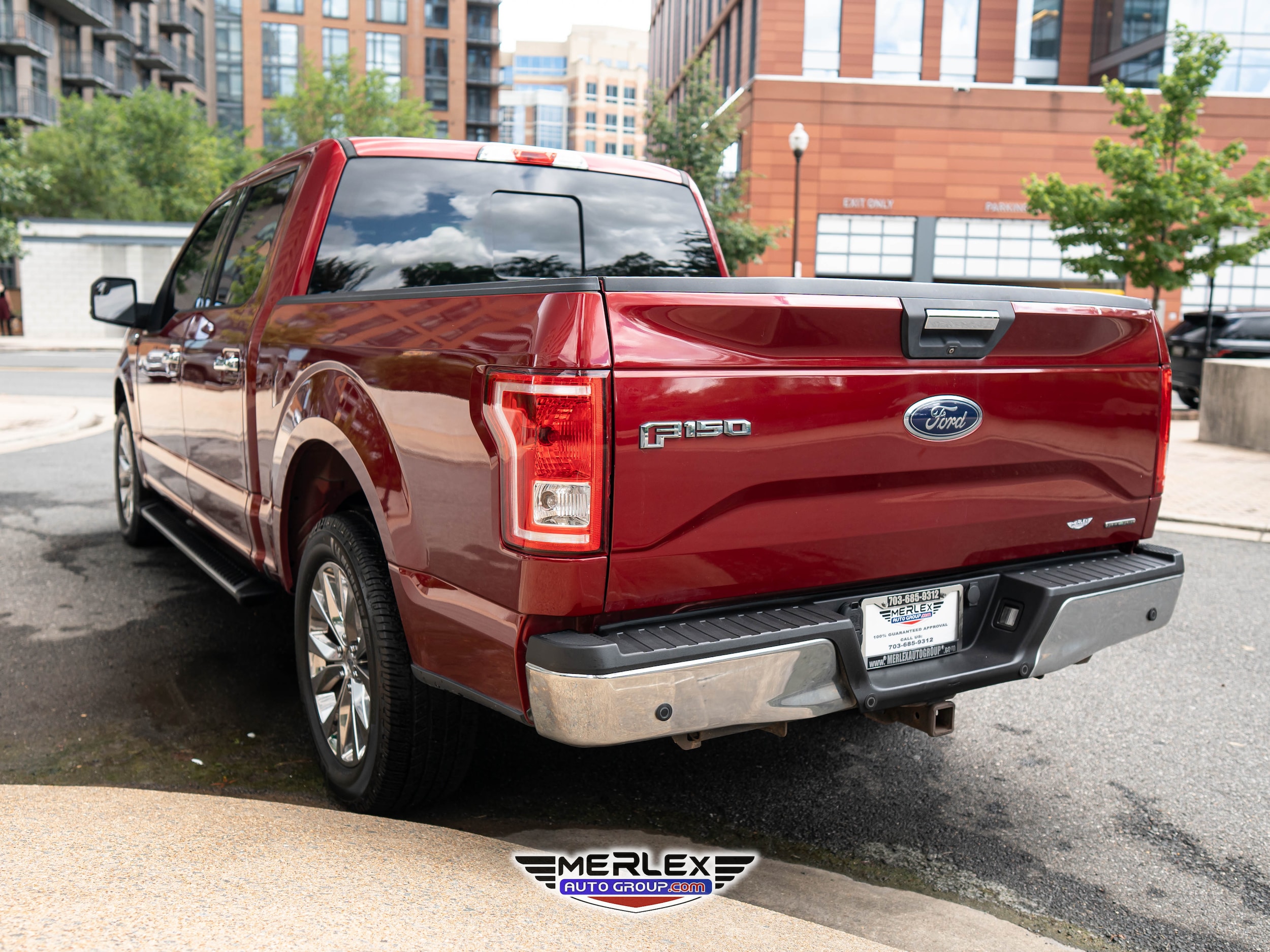 2015 Ford F-150 XLT Image 6 of 49