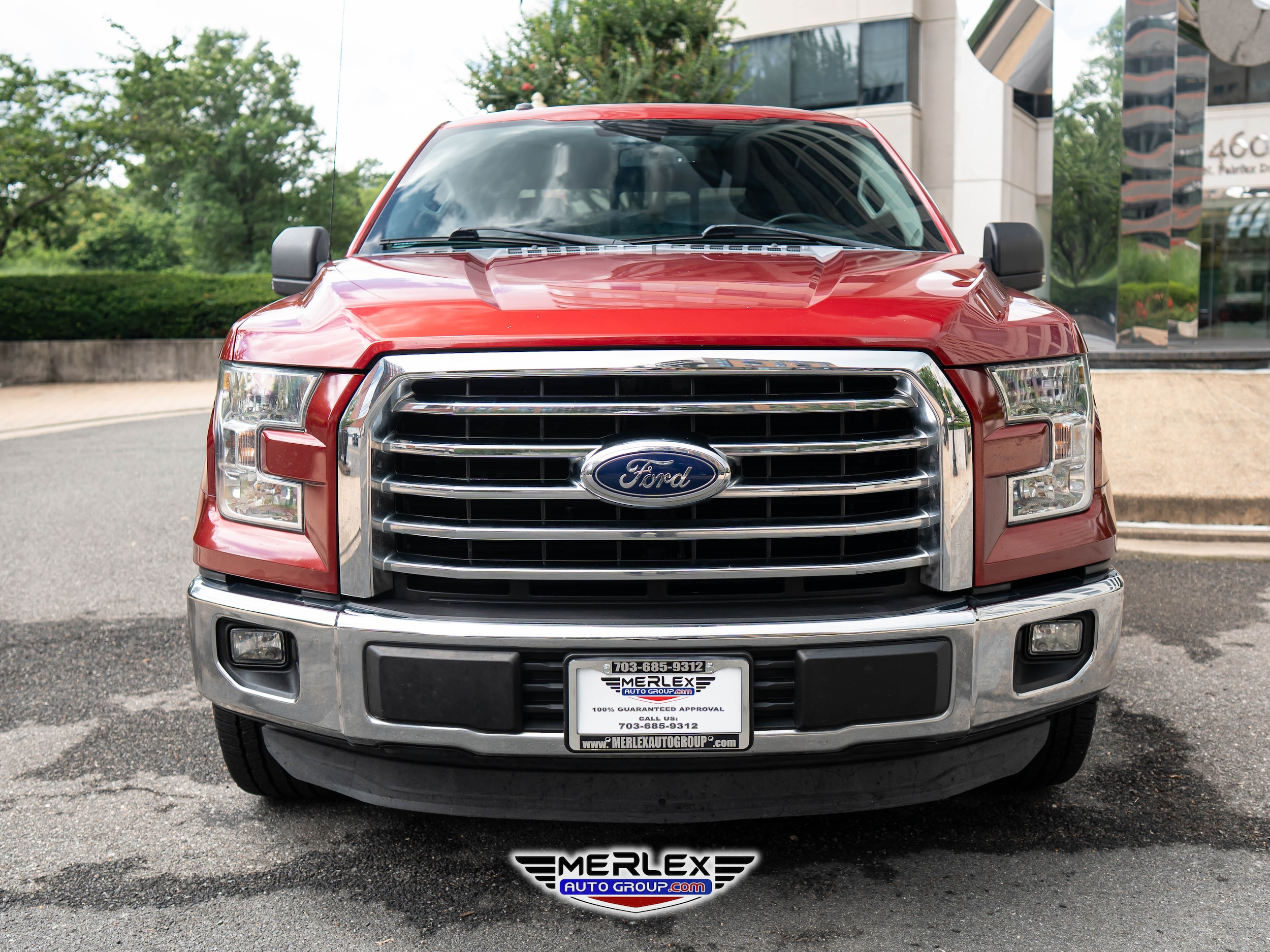 2015 Ford F-150 XLT Image 2 of 49