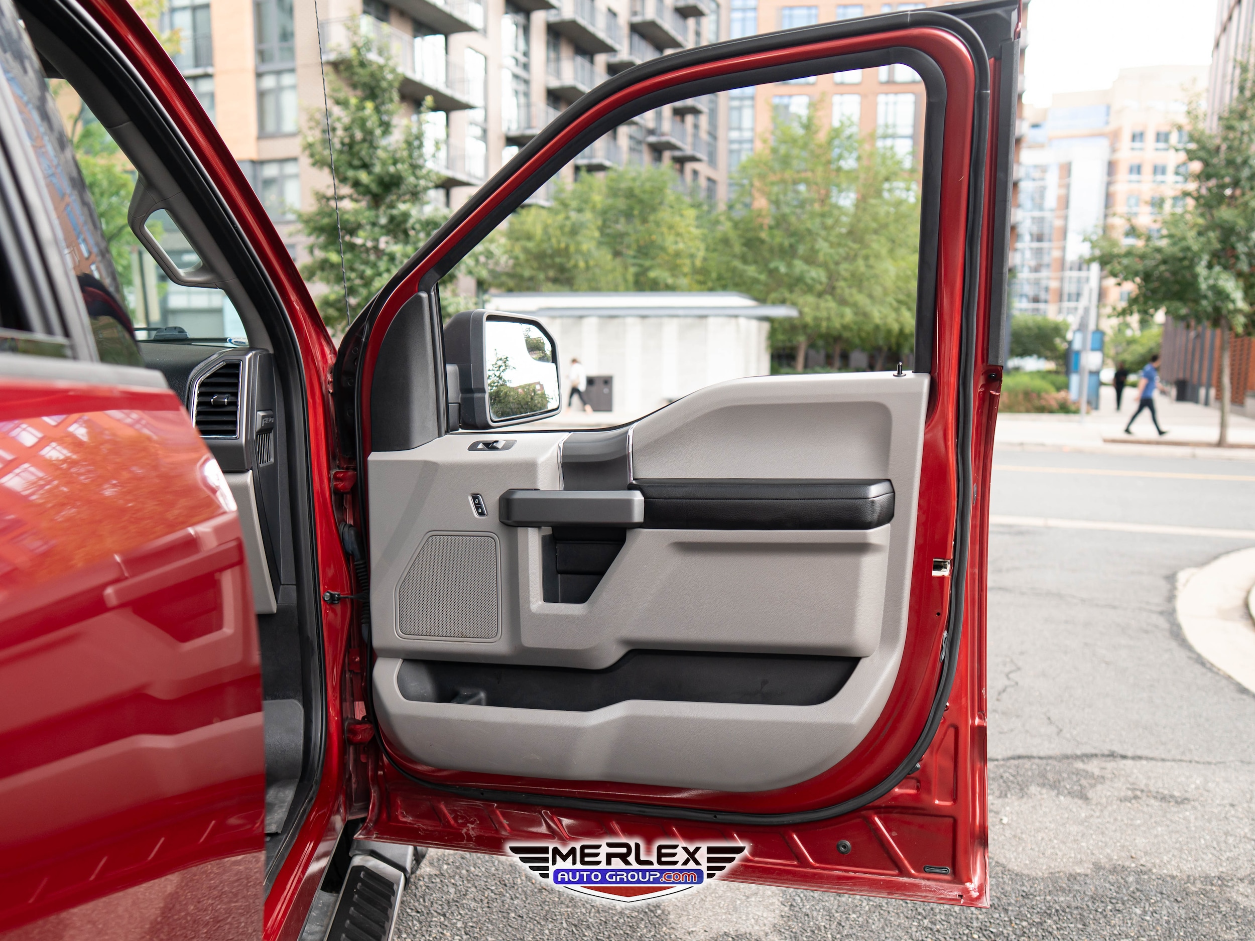 2015 Ford F-150 XLT Image 24 of 49