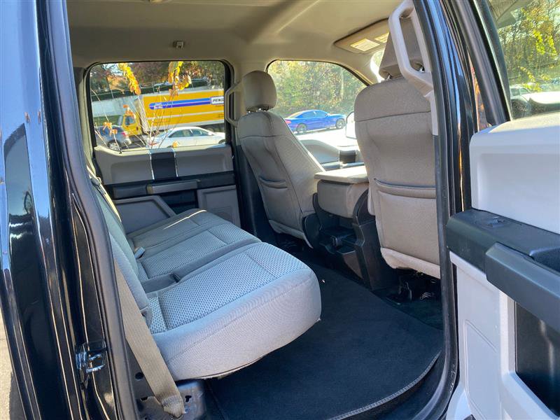 Vehicle image 14 of 17
